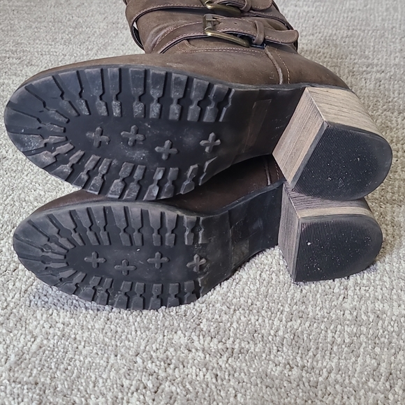 Brown Heeled Boots - Picture 3 of 3